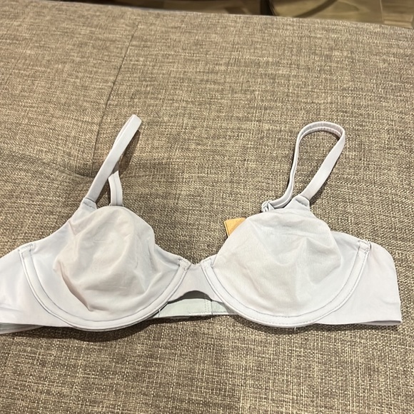 Skims Underwire Bra - Picture 10 of 14